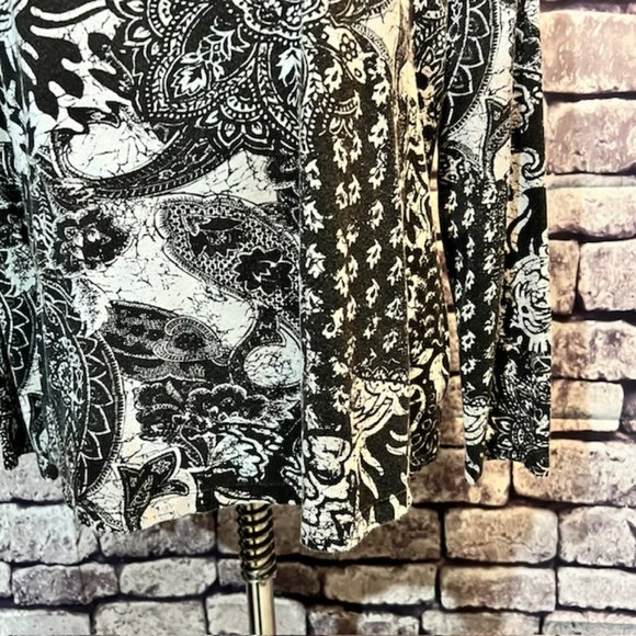 Chico's Black & White Top Size Large - Picture 3 of 9